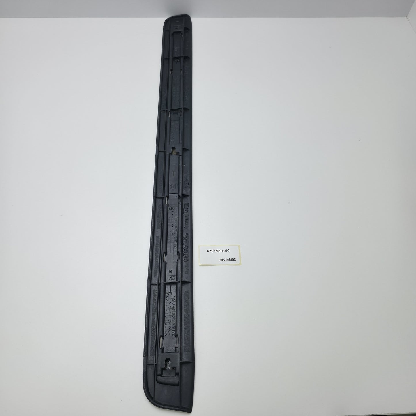 1998-2005 Lexus GS400 Front Door Scuff Plate Outside RH 6791130140