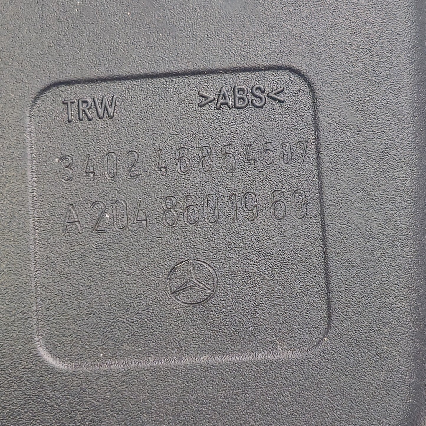 2008-2011 Mercedes Benz C300 SEAT BELT BUCKLE REAR LEFT A2048601969