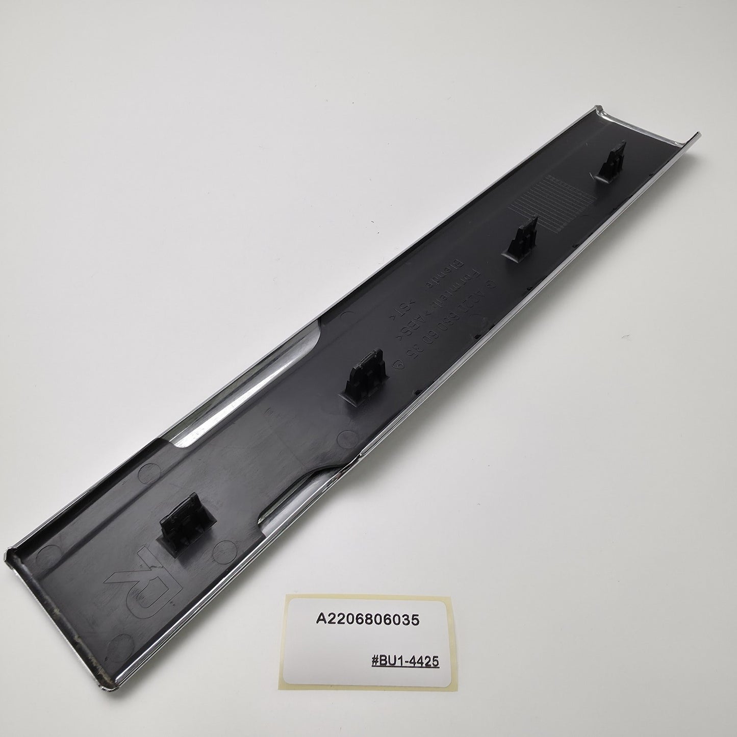 2000-2006 Mercedes-Benz W220 Rear Door Entrance Rail, Right A2206806035