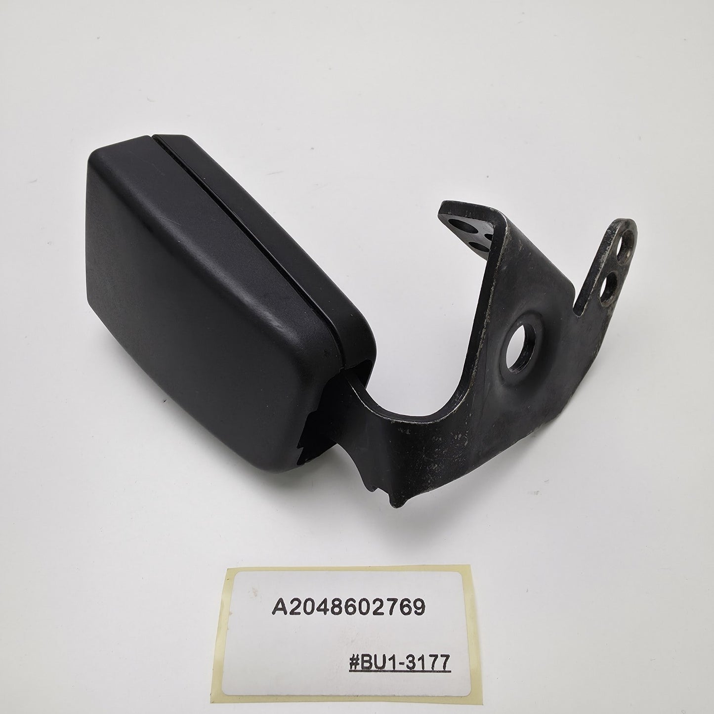 2007-2013 Mercedes-Benz C-CLASS REAR LEFT SEAT BELT BUCKLE A2048602769