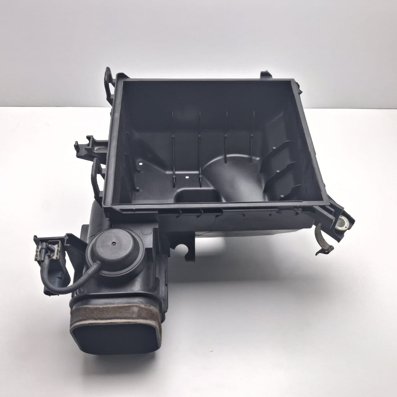 2013-2018 Lexus ES350 Air Cleaner Case Assembly 17701-31670