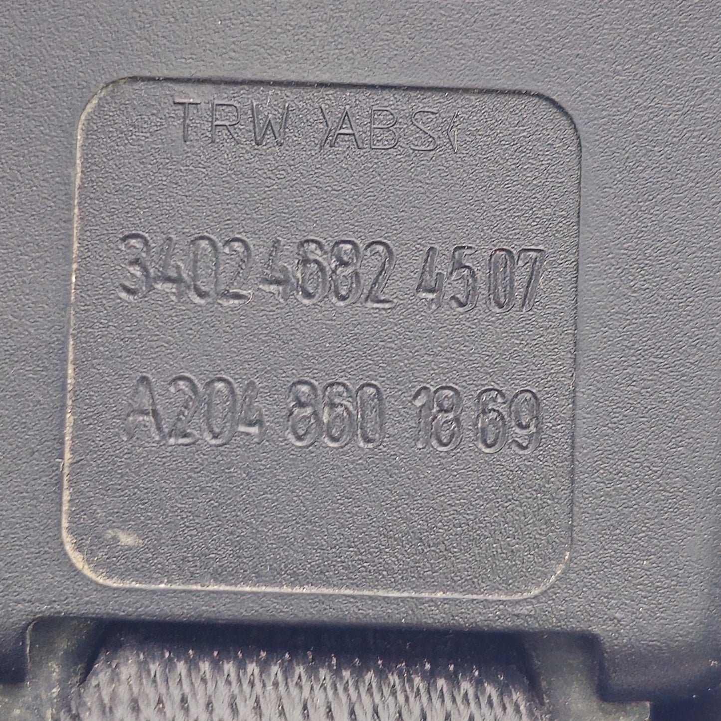 2008-2011 Mercedes-Benz C350 Seat Belt Buckle Right Center Rear A2048601869