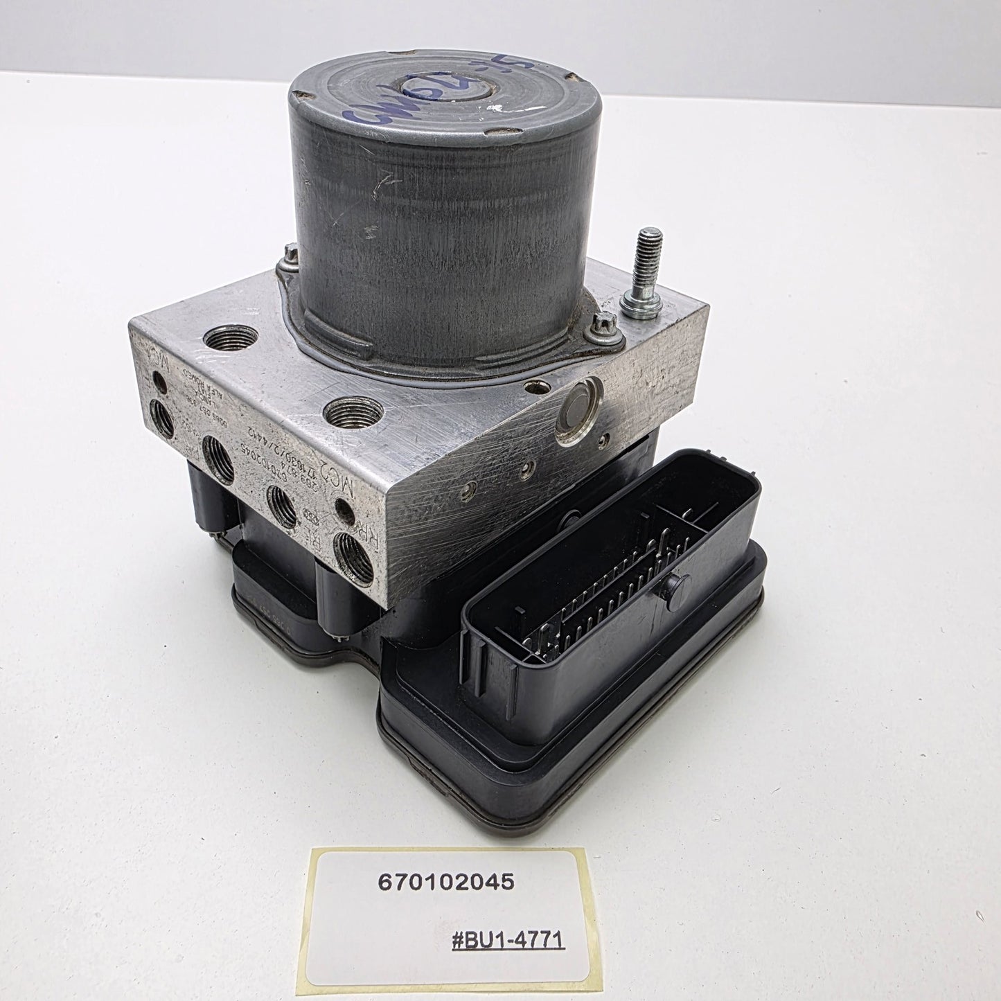 2017-2023 Maserati Levante ABS Brake Pump Module 670102045