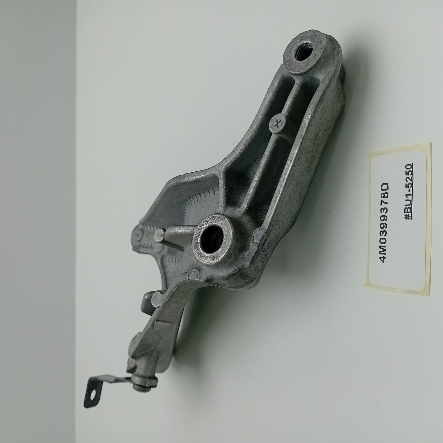 2015-2020 Bentley Bentayga Retaining Plate 4M0399378D