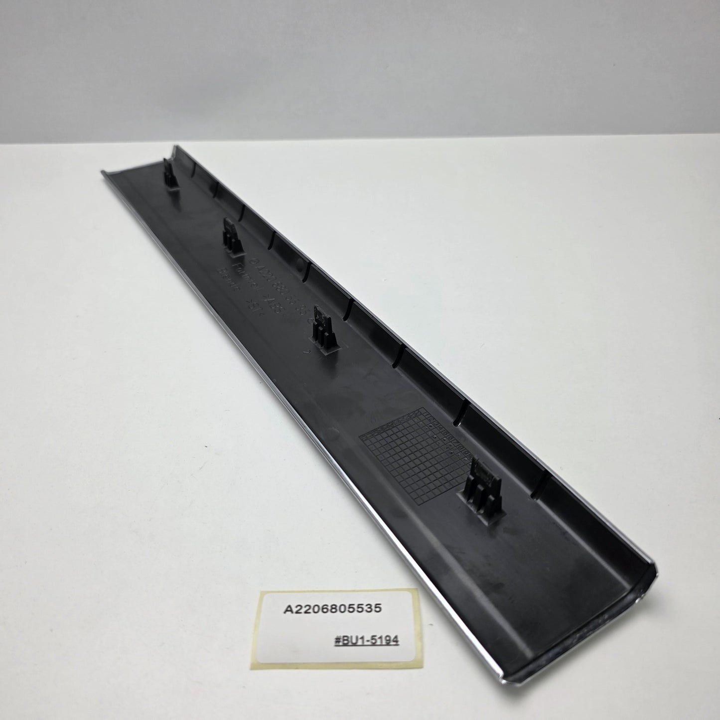 1998-2005 Mercedes-Benz W220 Front Door Sill Trim Cover A2206805535