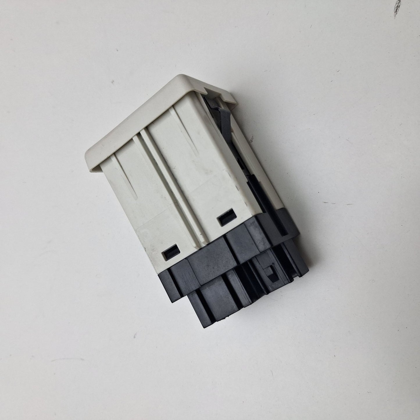 2016-2020 Chevrolet Impala Multimedia USB & AUX Port 13582668