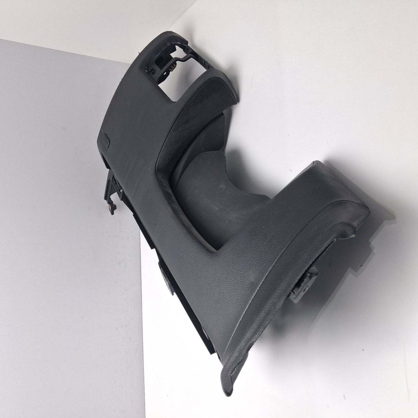 2014-2019 Cadillac CTS Left Dash Knee Housing Panel Cover 105091093