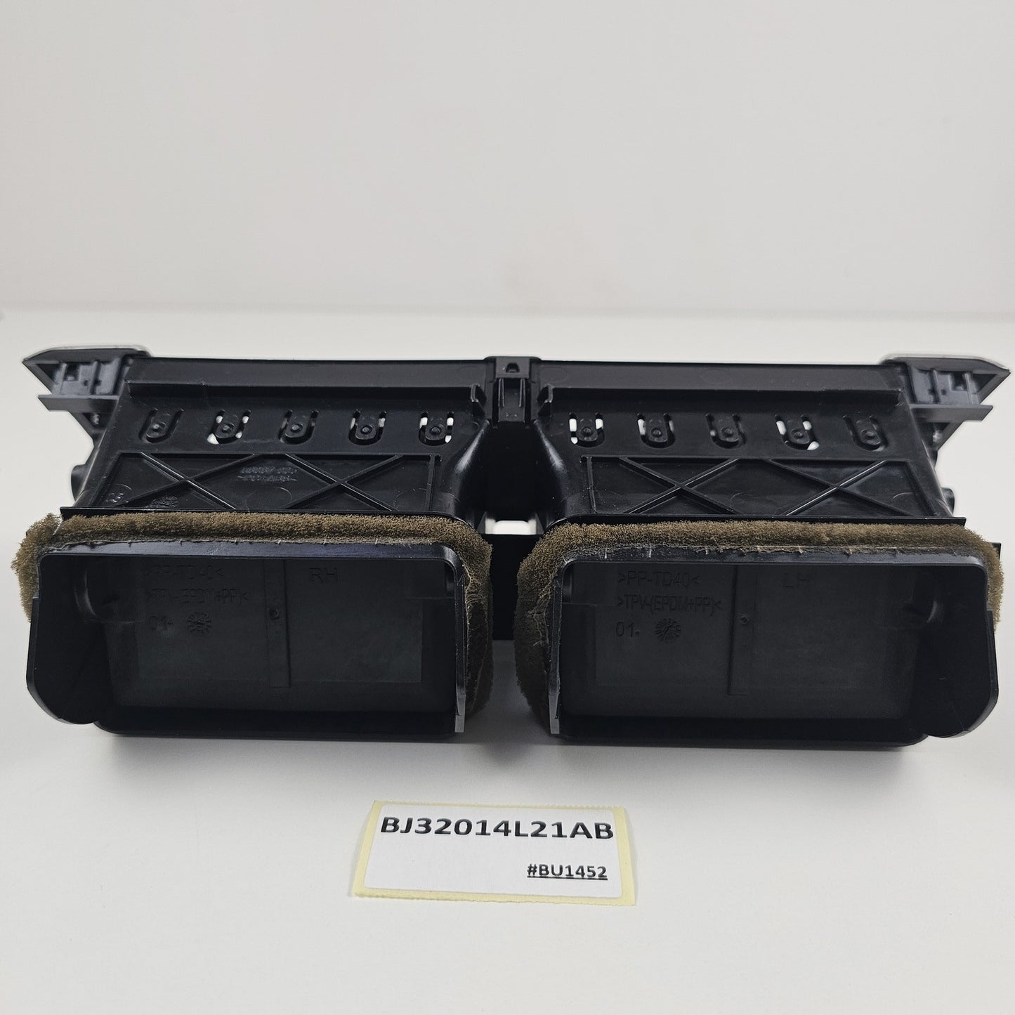 2012-2015 Land Rover Range Rover Evoque Dashboard Center Airvent BJ32014L21AB