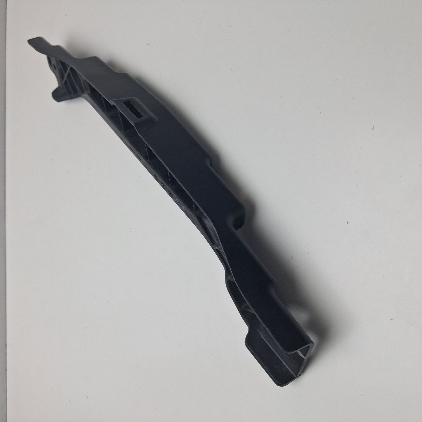 2014-2019 Cadillac CTS Rear Bumper Retainer Support Bracket 105089474
