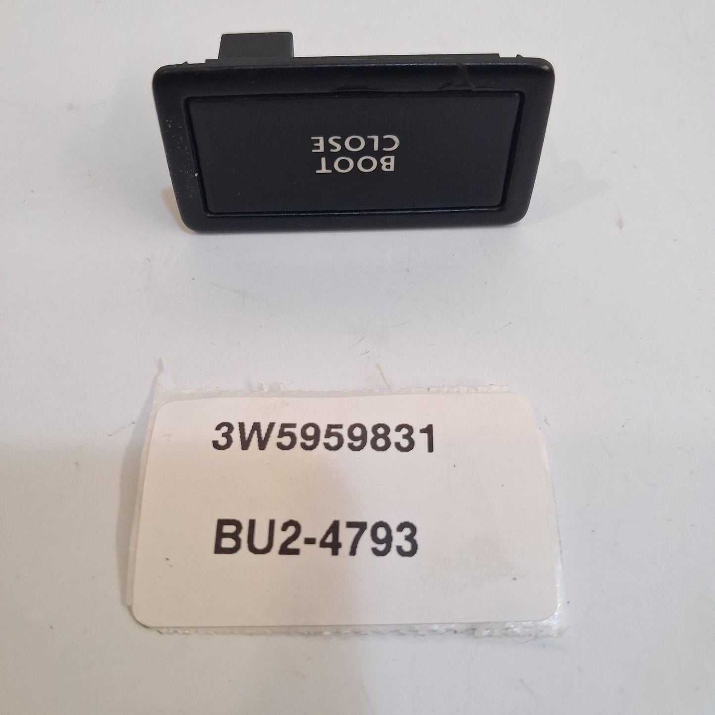 2006-2013 Bentley Flying Spur Rear Lid Release Switch 3W5959831