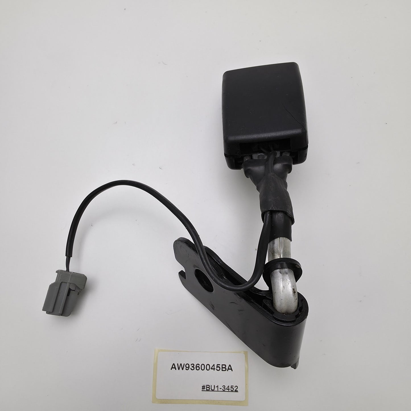 2010-2015 Jaguar XJL Rear Left Driver Side Seat Belt Buckle AW9360045BA