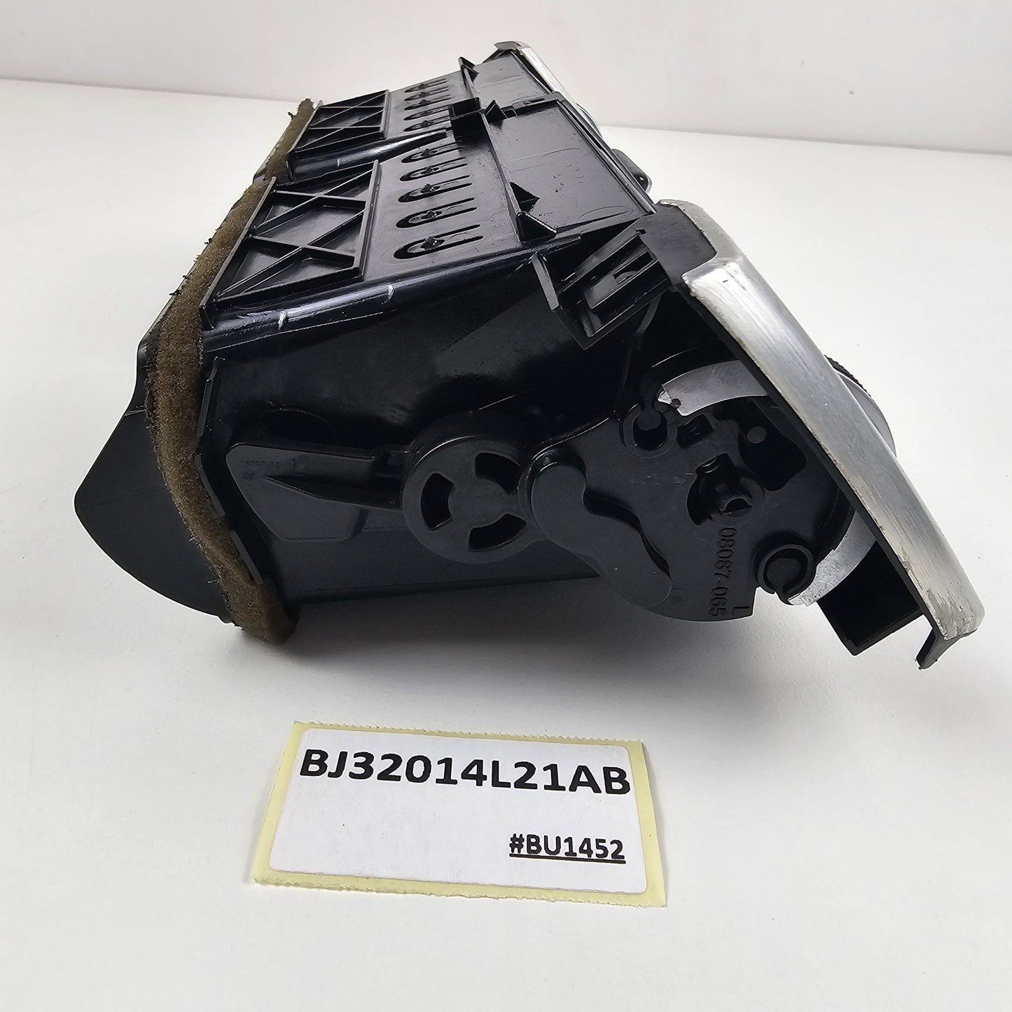 2012-2015 Land Rover Range Rover Evoque Dashboard Center Airvent BJ32014L21AB