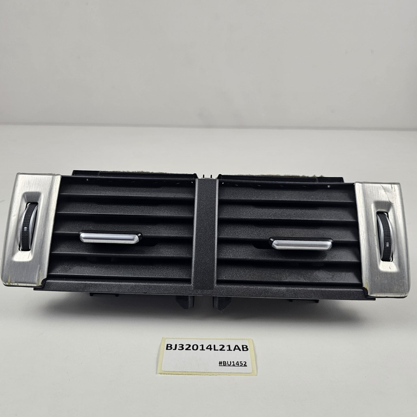 2012-2015 Land Rover Range Rover Evoque Dashboard Center Airvent BJ32014L21AB