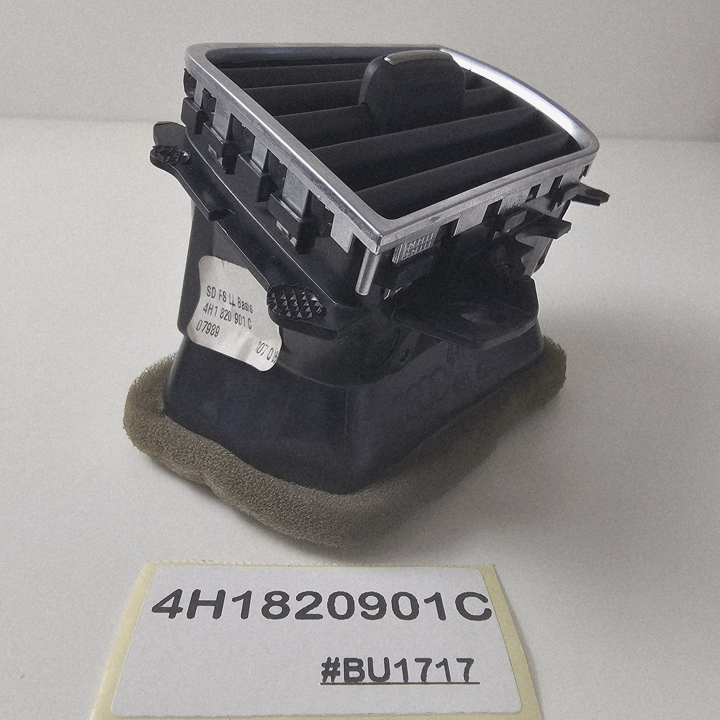 2013-2015 Audi A8 D4 Dashboard Air Vent 4H1820901C