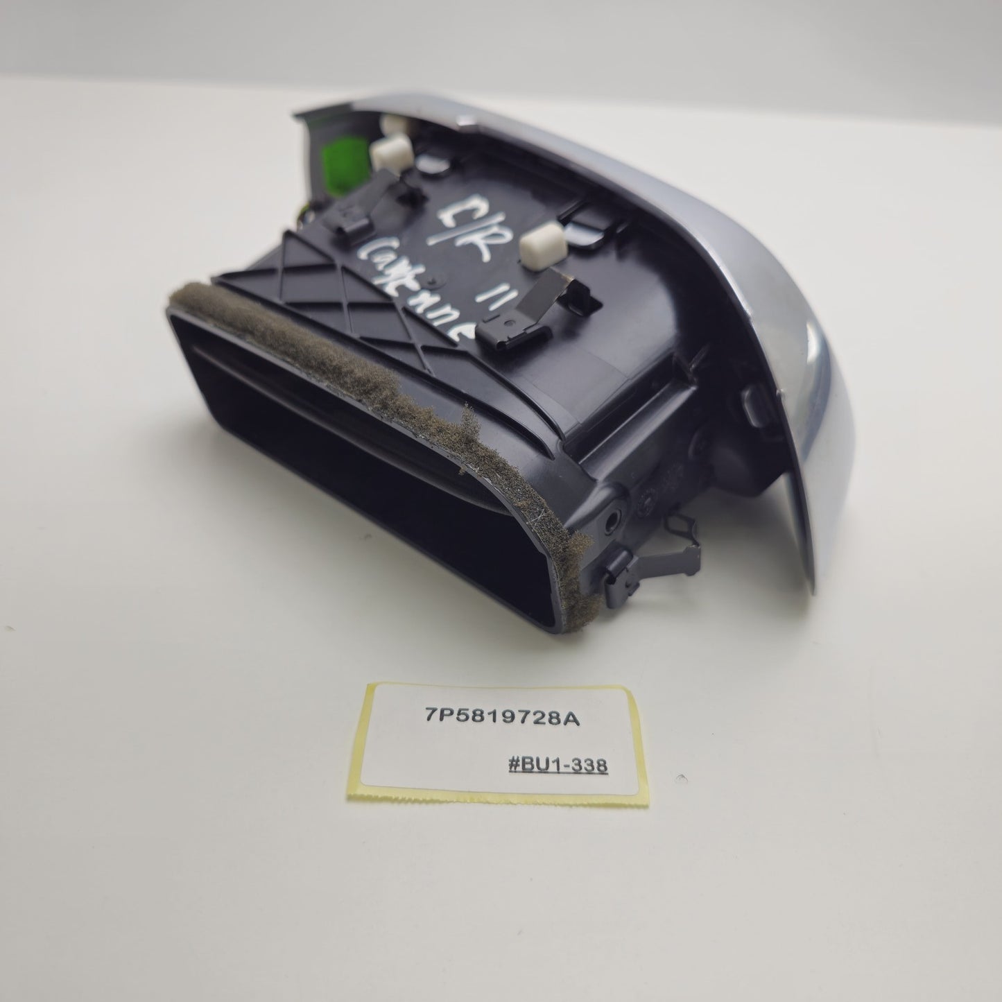 2011-2018 Porsche Cayenne Front Dash Center Right Air Vent 7P5819728A