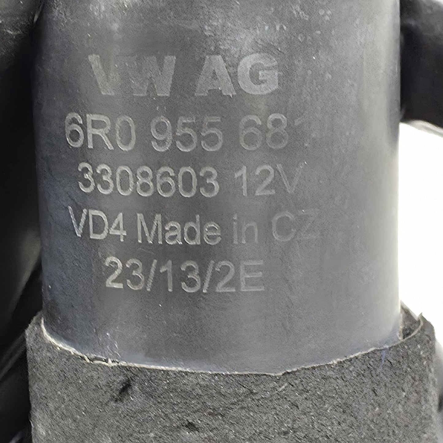 2016 Volkswagen Golf R Washer Pump 6R0955681