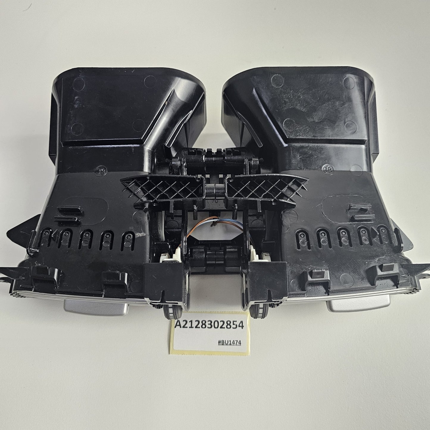 2012-2014 Mercedes-Benz E-Class W212 Dashboard Center Air Vent Grill A2128302854