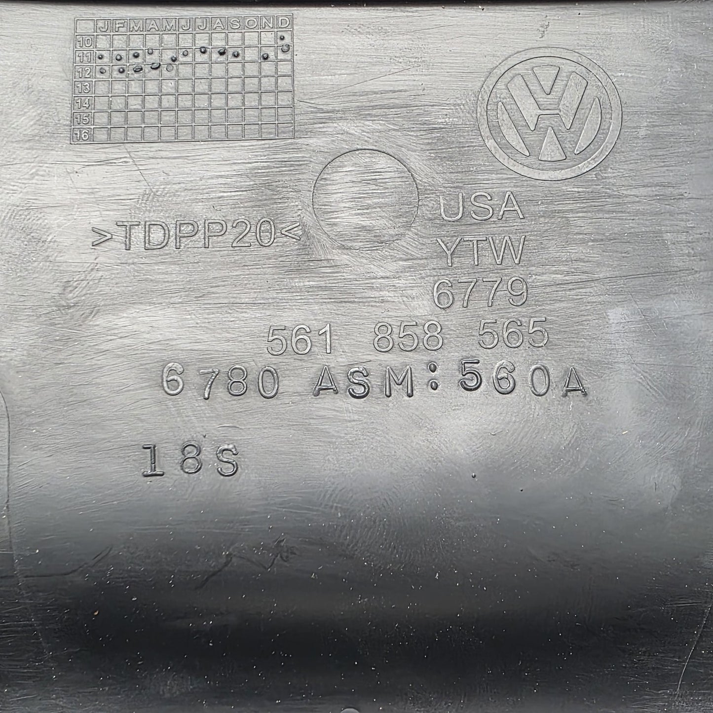 2012-2016 Volkswagen Passat Steering Column Upper Cover 561858565