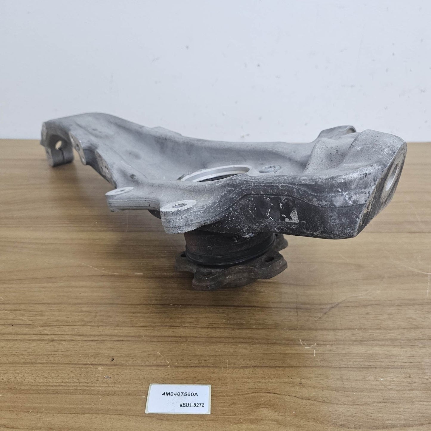2021 Lamborghini Urus Rotary Fist Front Right 4M0407560A