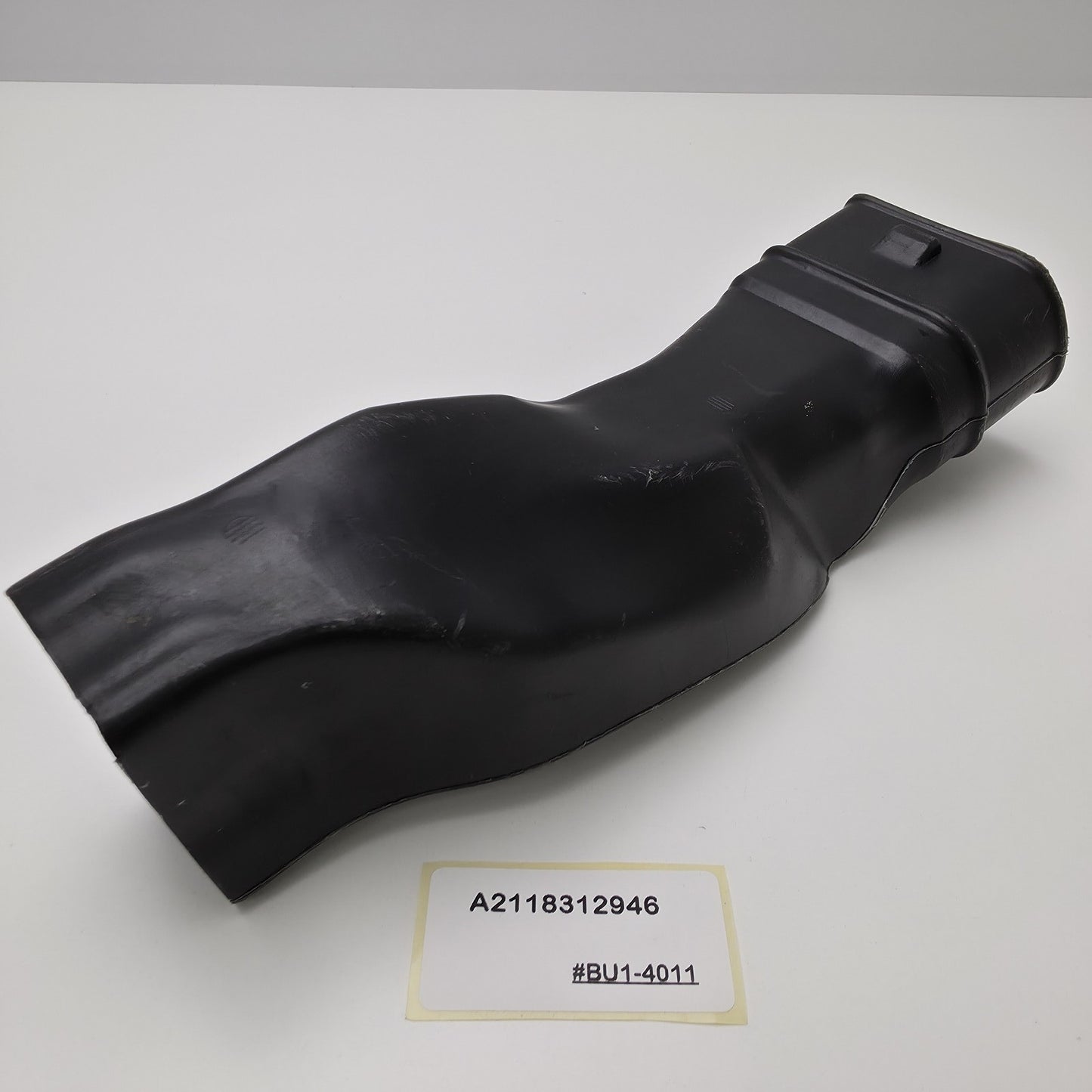 2003-2009 Mercedes-Benz E-Class Air duct to center c A2118312946