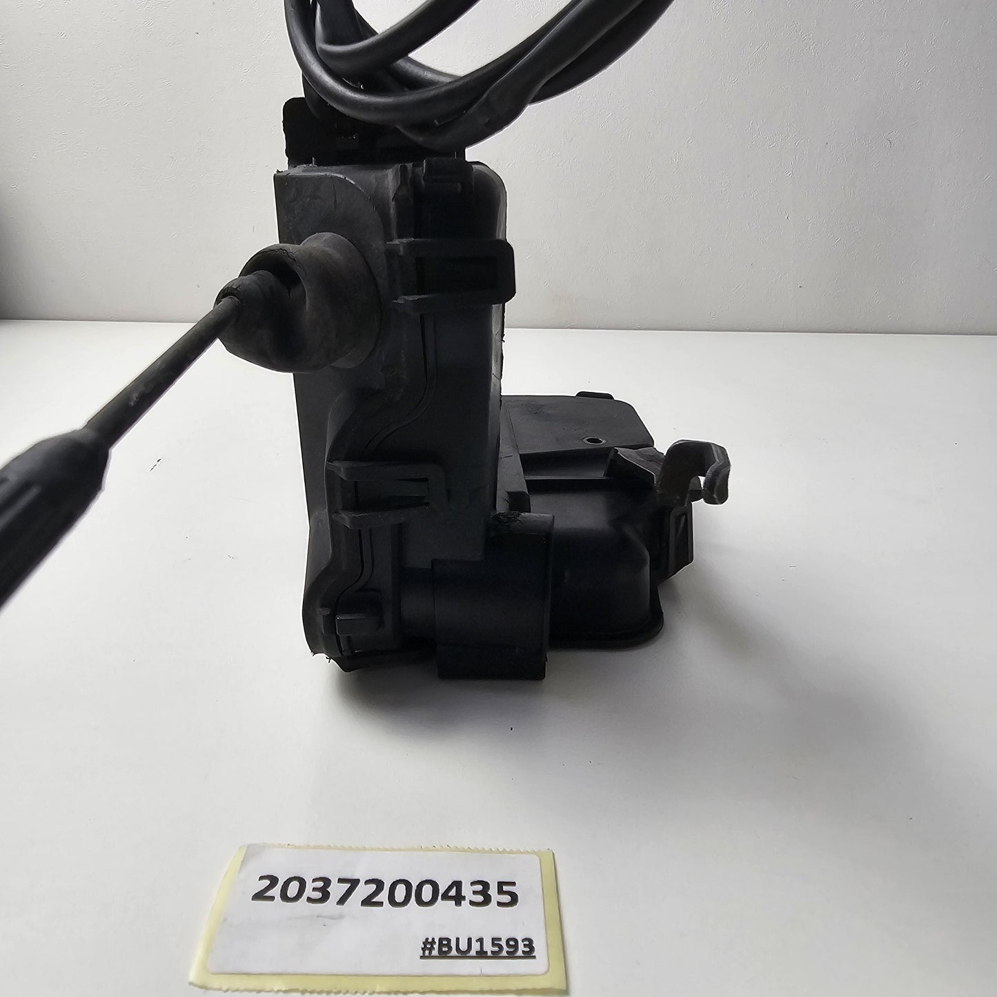 2001-2007 Mercedes-Benz C32 AMG Door Lock Actuator Motor Front Right 2037200435