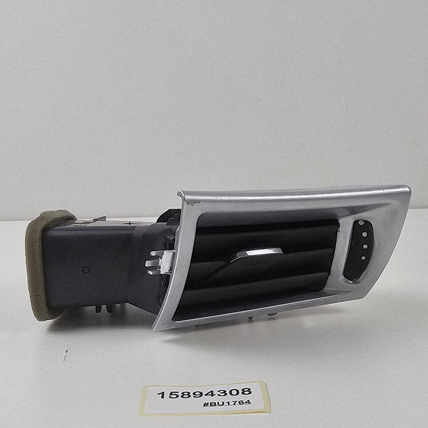 2010-2016 Cadillac SRX Front Dashboard Air Vent Trim 15894308