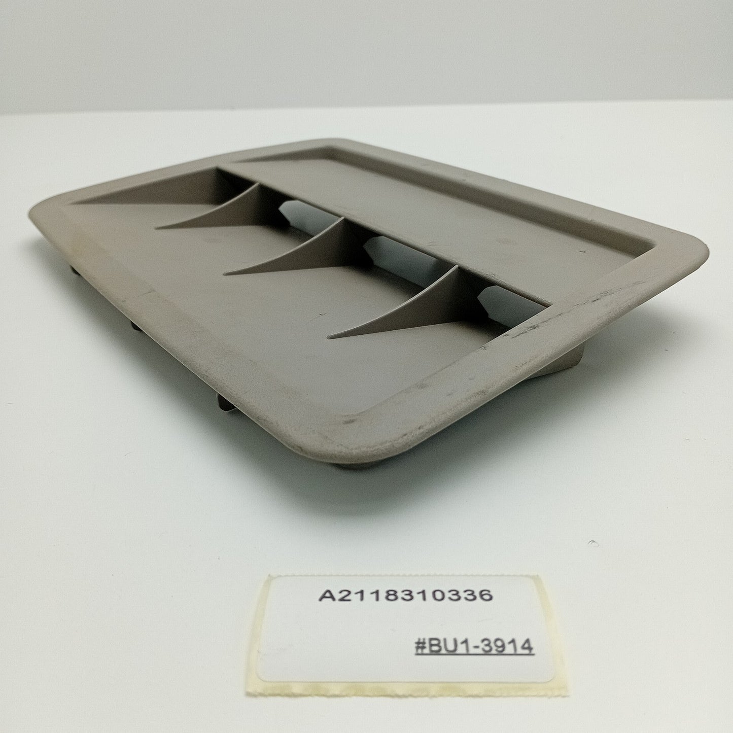 2003-2006 Mercedes-Benz CLS55 REAR AIR VENT BAFFLE FLOOR TRIM A2118310336
