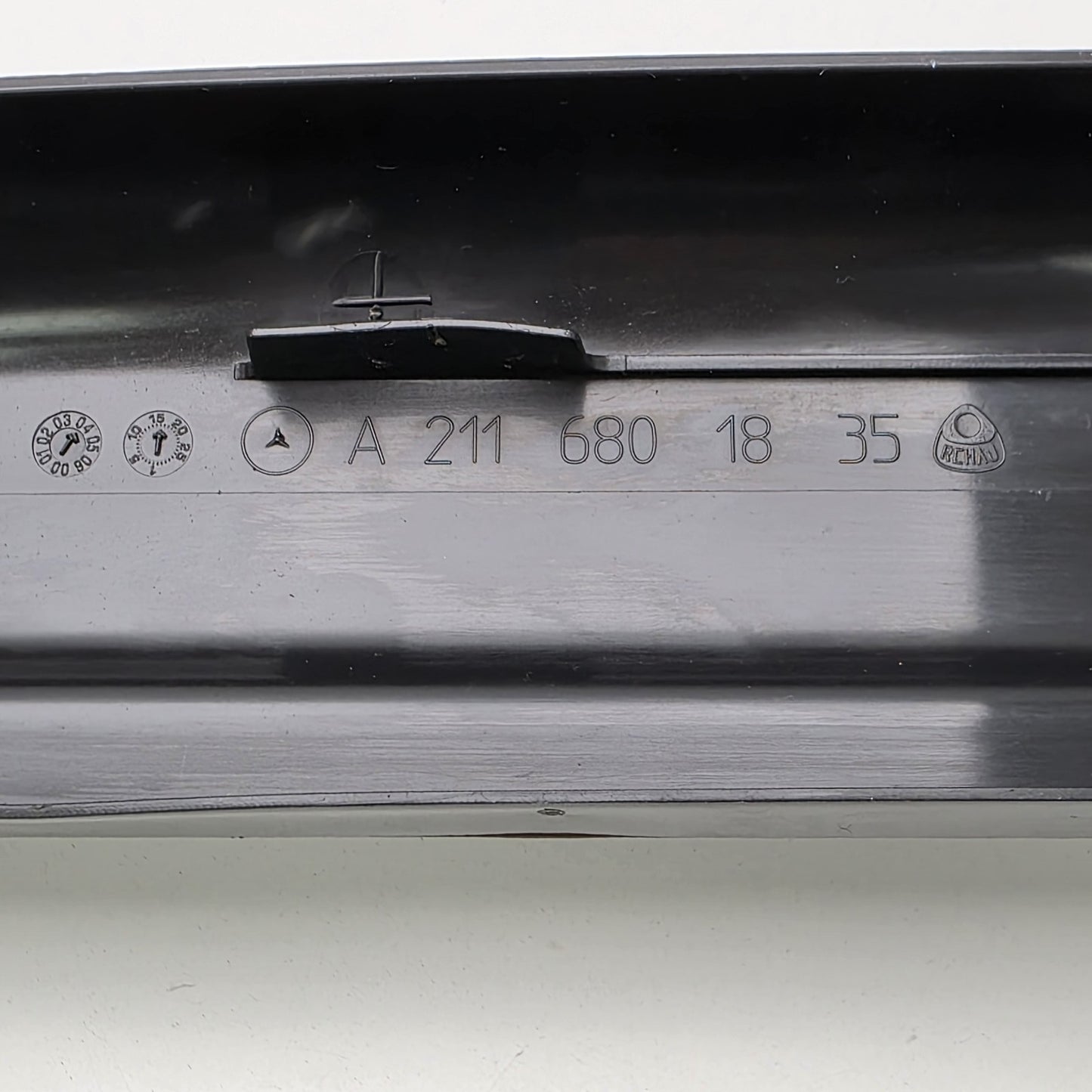 2002-2009 Mercedes-Benz E-Class Front Right Door Sill Entry Trim A2116801835