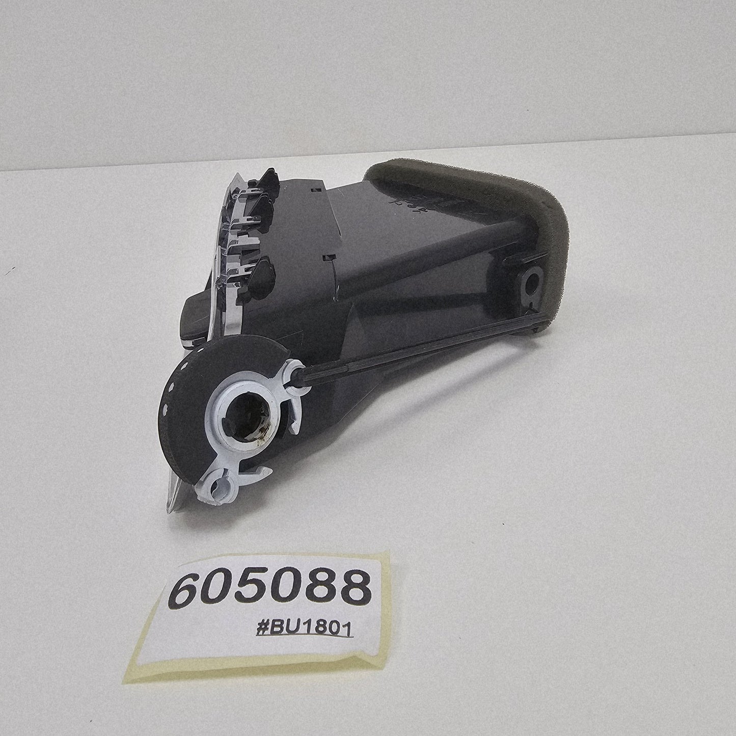 2008-2014 Cadillac CTS-V Right Side Air Vent Assembly 605088