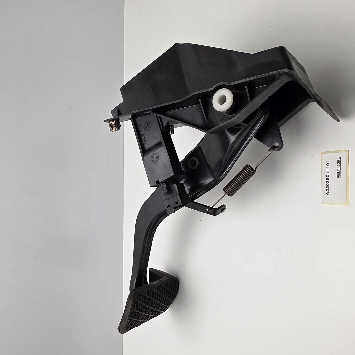 2001-2011 Mercedes-Benz S Brake Pedal Assembly A2202901119