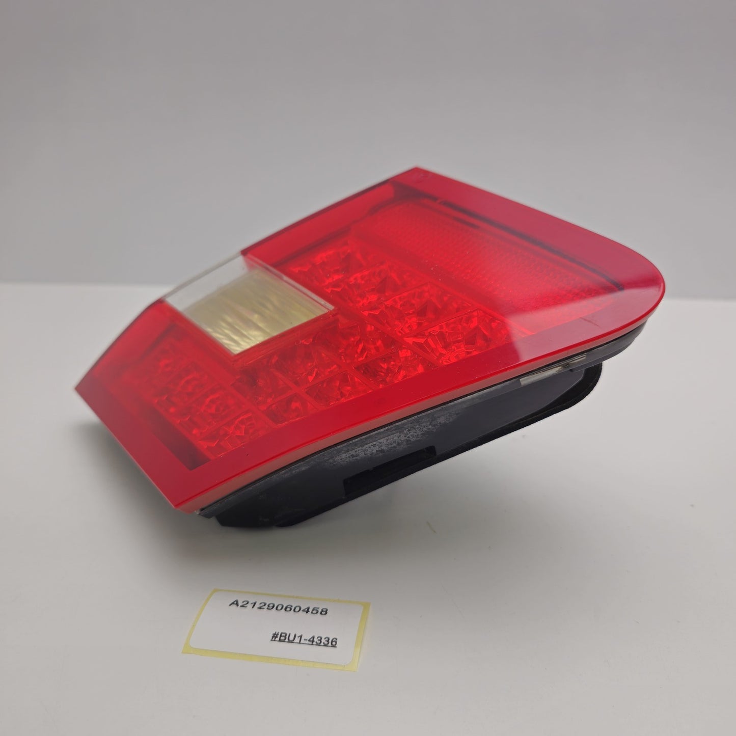 2010-2013 Mercedes-Benz E350 REAR TAILLIGHT IN TRUNK RIGHT SIDE A2129060458