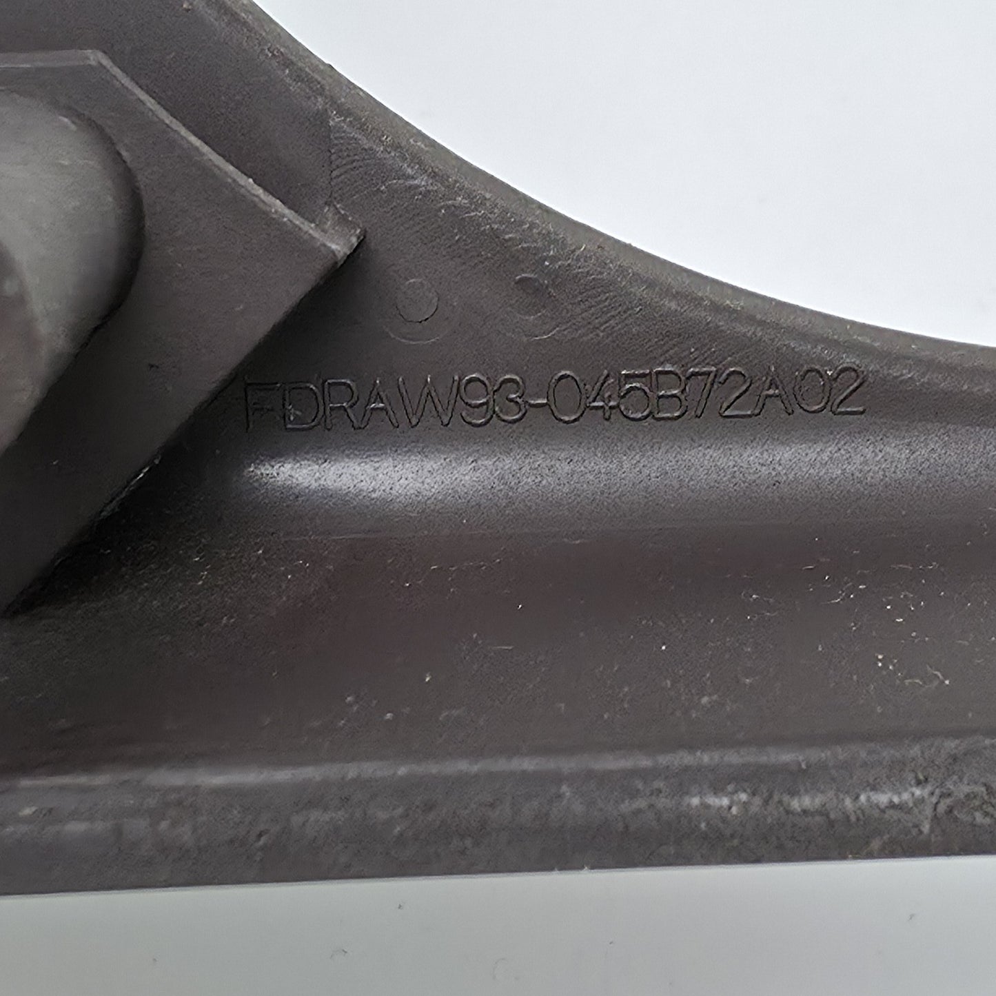 2010-2019 Jaguar XJL CENTER CONSOLE REAR AIR VENT BEZEL TRIM 045B72A02