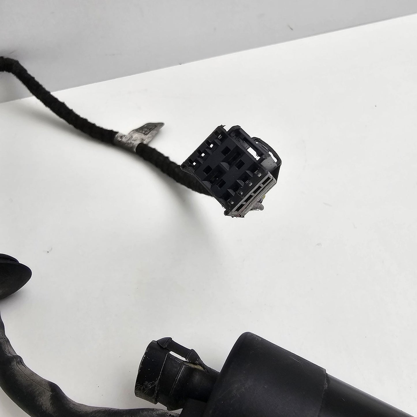 2010-2013 Land Rover Range Rover Sport Tailgate Strut Motor 70354AD