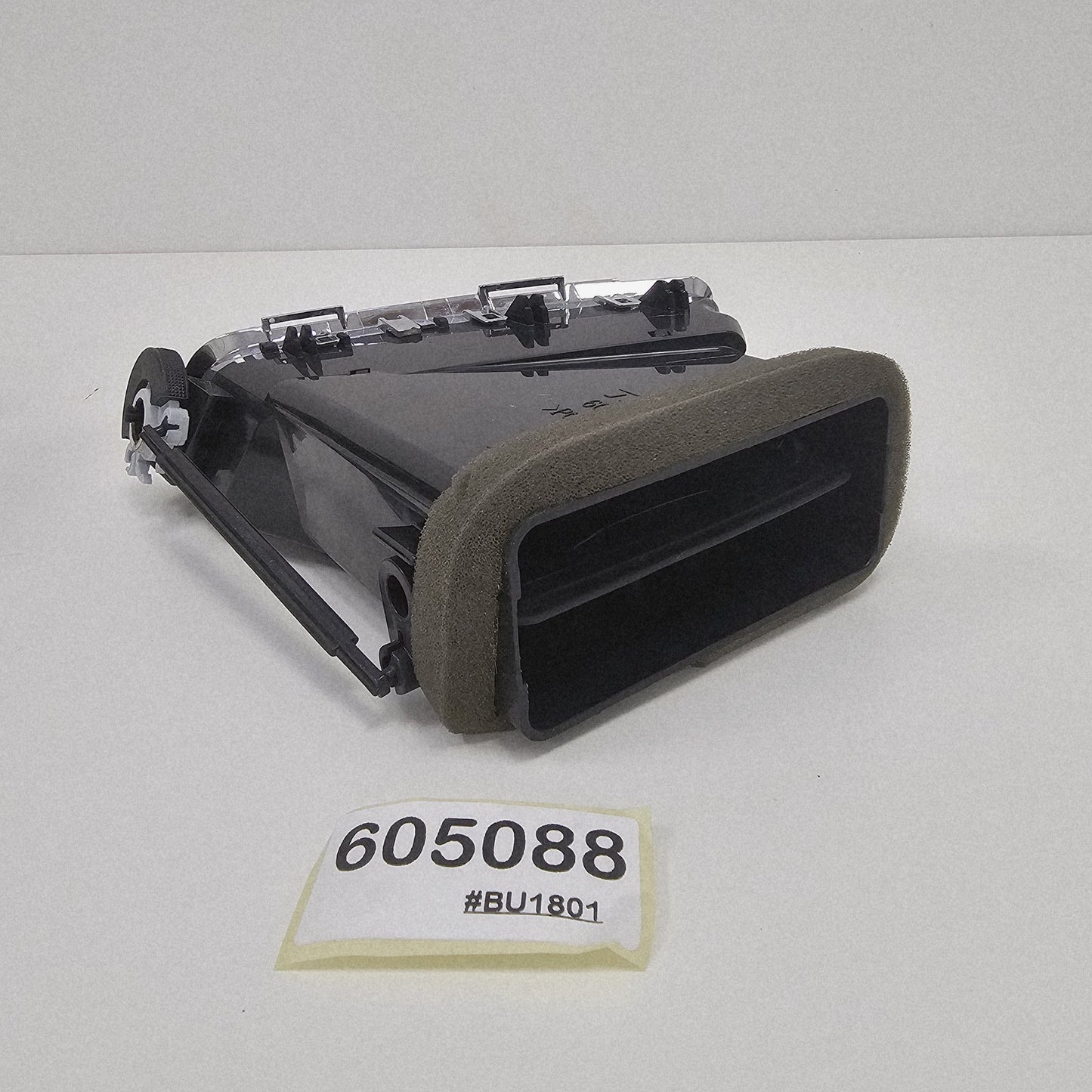 2008-2014 Cadillac CTS-V Right Side Air Vent Assembly 605088