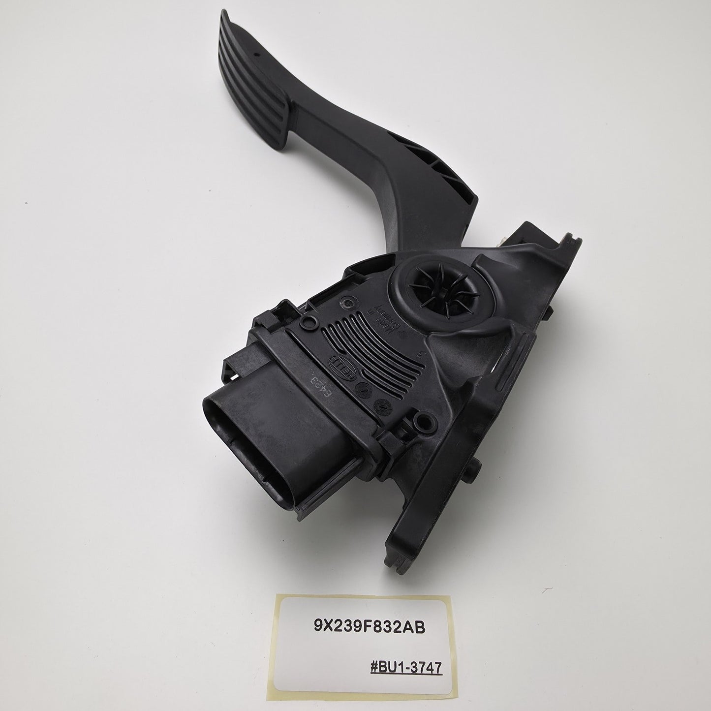 2016-2019 Jaguar XJ ACCELERATOR GAS PEDAL 9X239F832AB