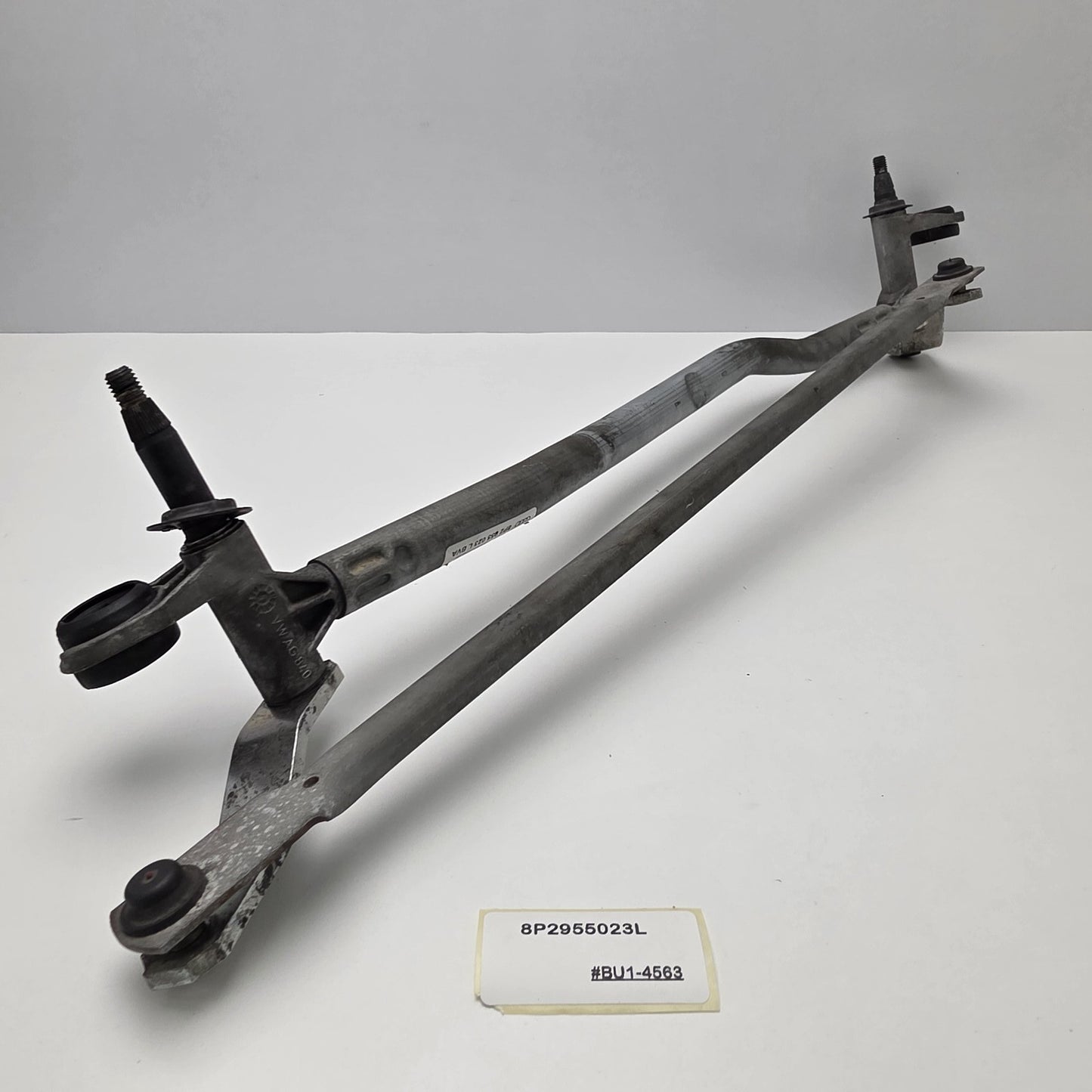 2003-2013 Audi A3 FRONT WINDSCREEN WIPER LINKAGE 8P2955023L