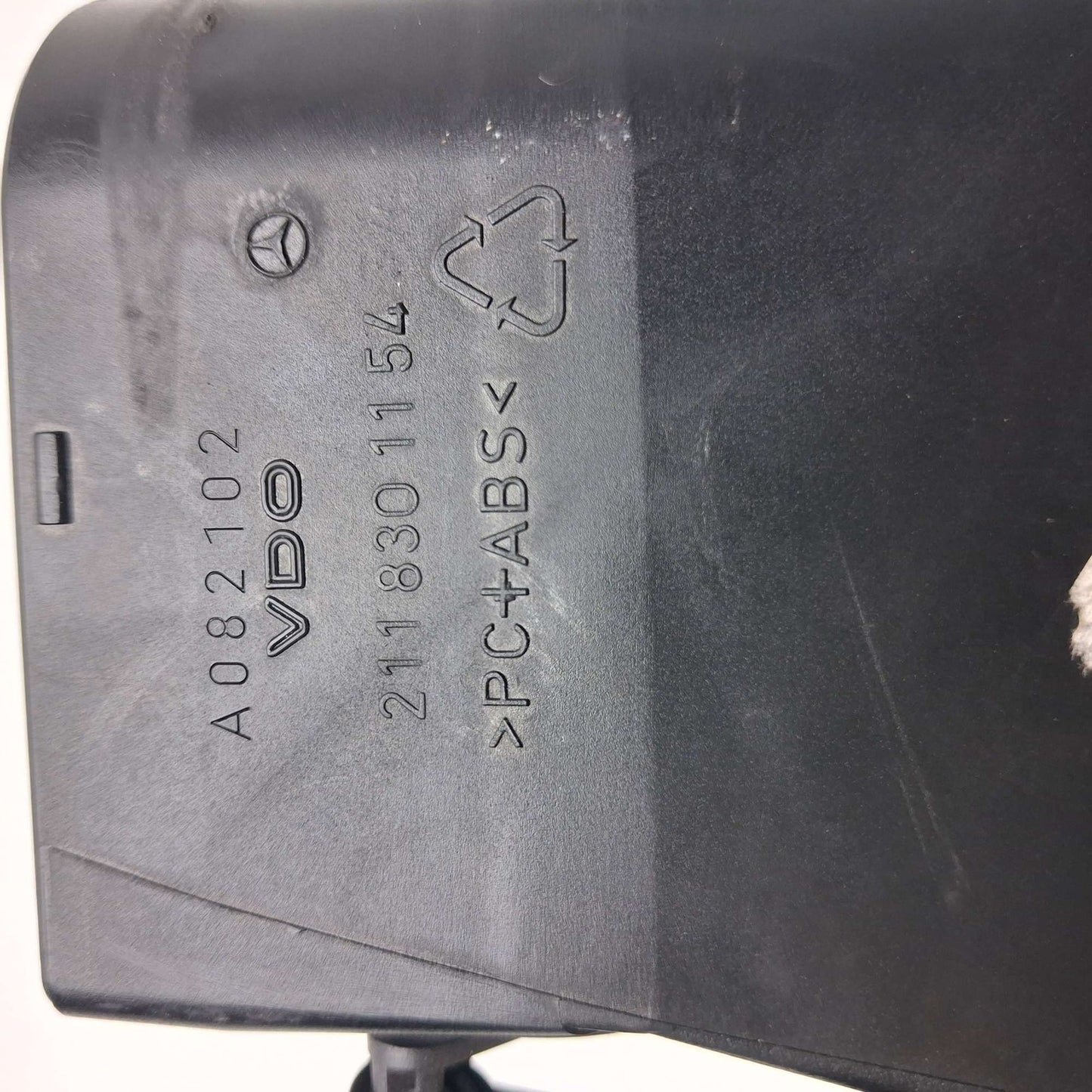 2002-2009 Mercedes-Benz E-Class Dash Air Vent 2118301154