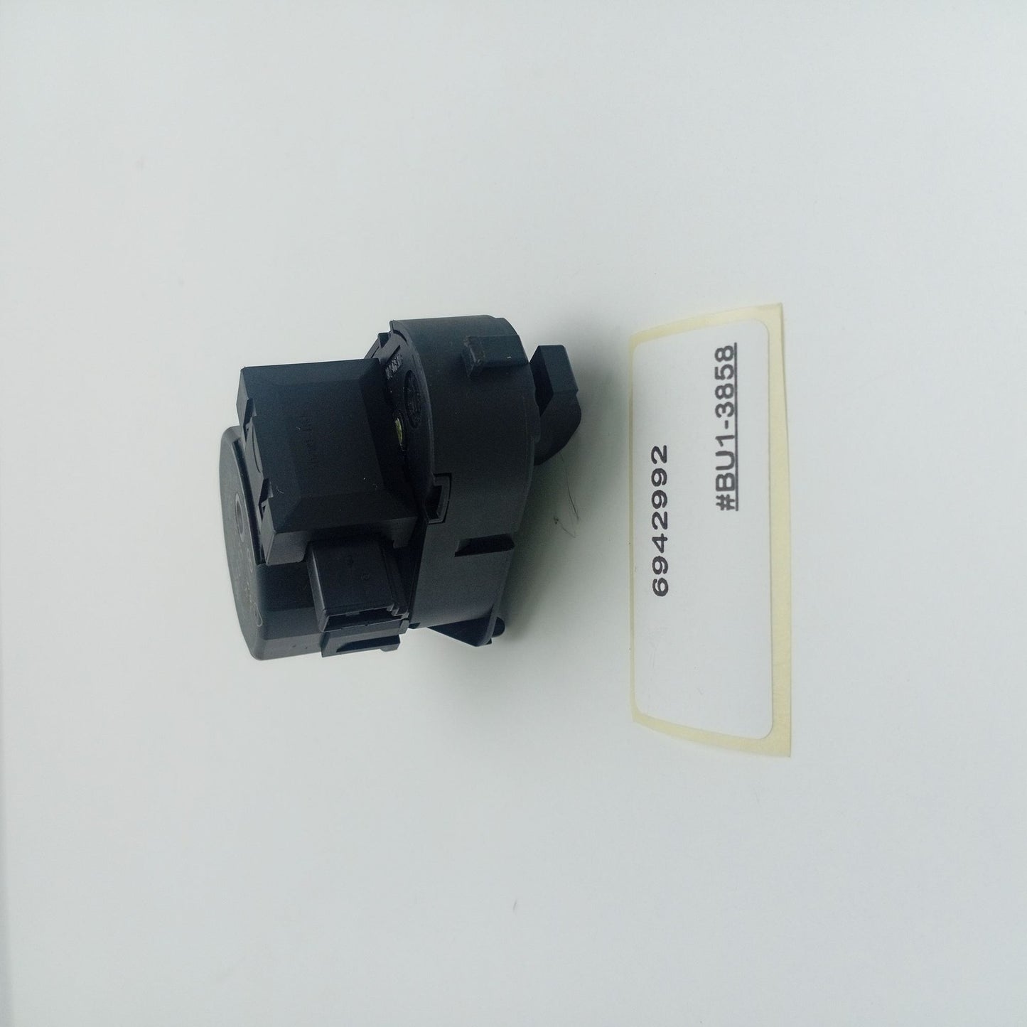 2004-2010 BMW E61 Right Footwell Flap Actuator 6942992