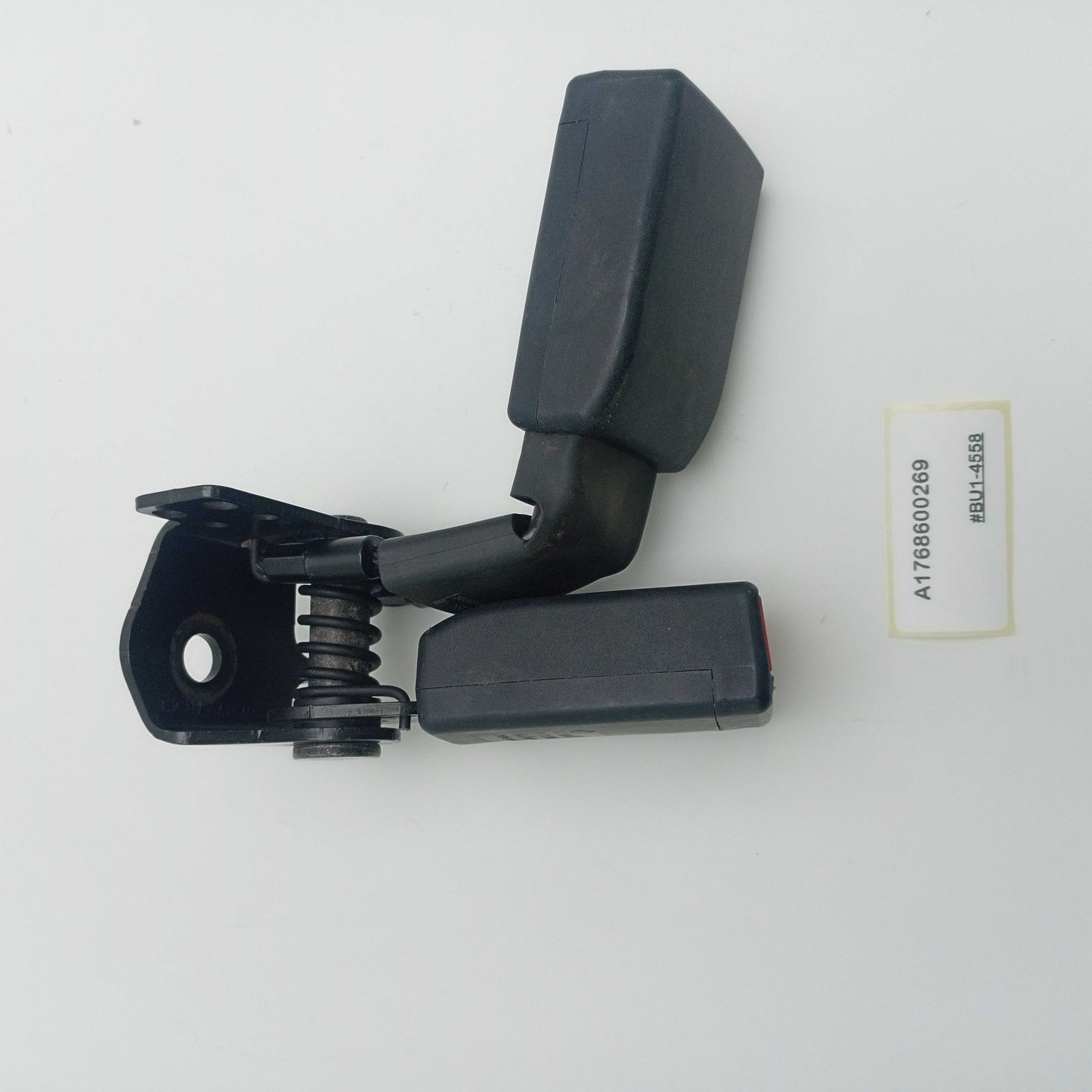 2014-2020 MERCEDES-BENZ GLA Rear Middle Seat Buckle A1768600269