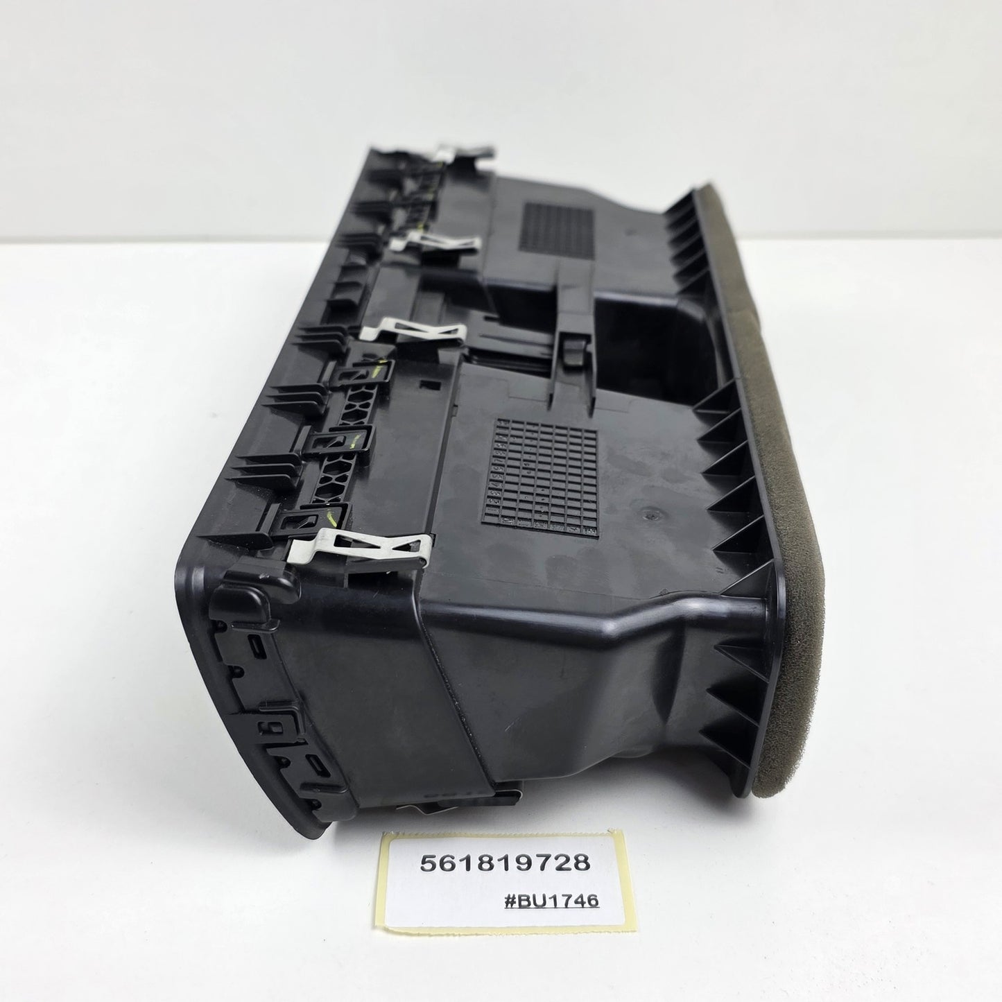 2012-2018 Volkswagen Passat Instrument Panel Air Duct 561819728