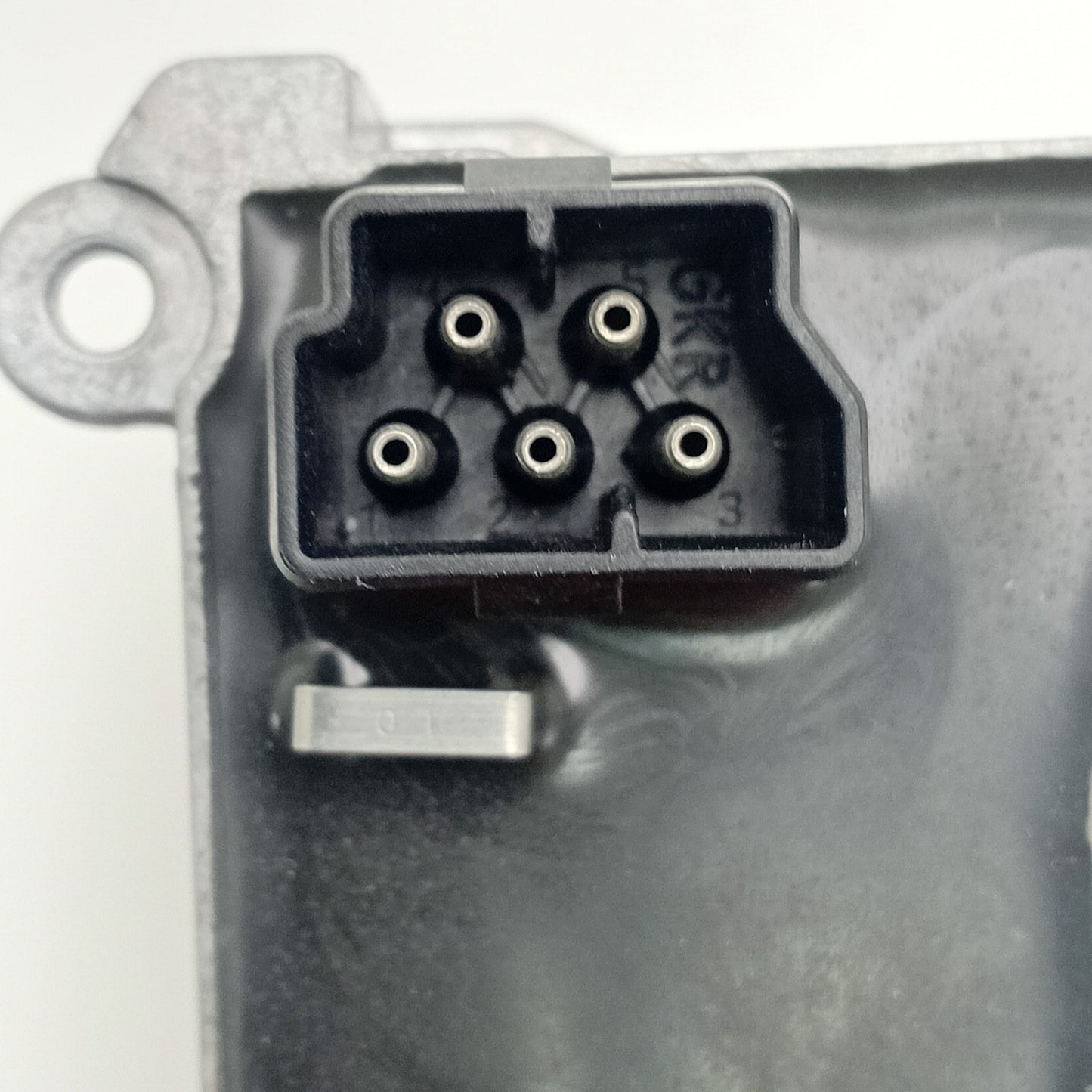 2003-2005 Range Rover Rear Blower Motor Speed Resistor 8369561