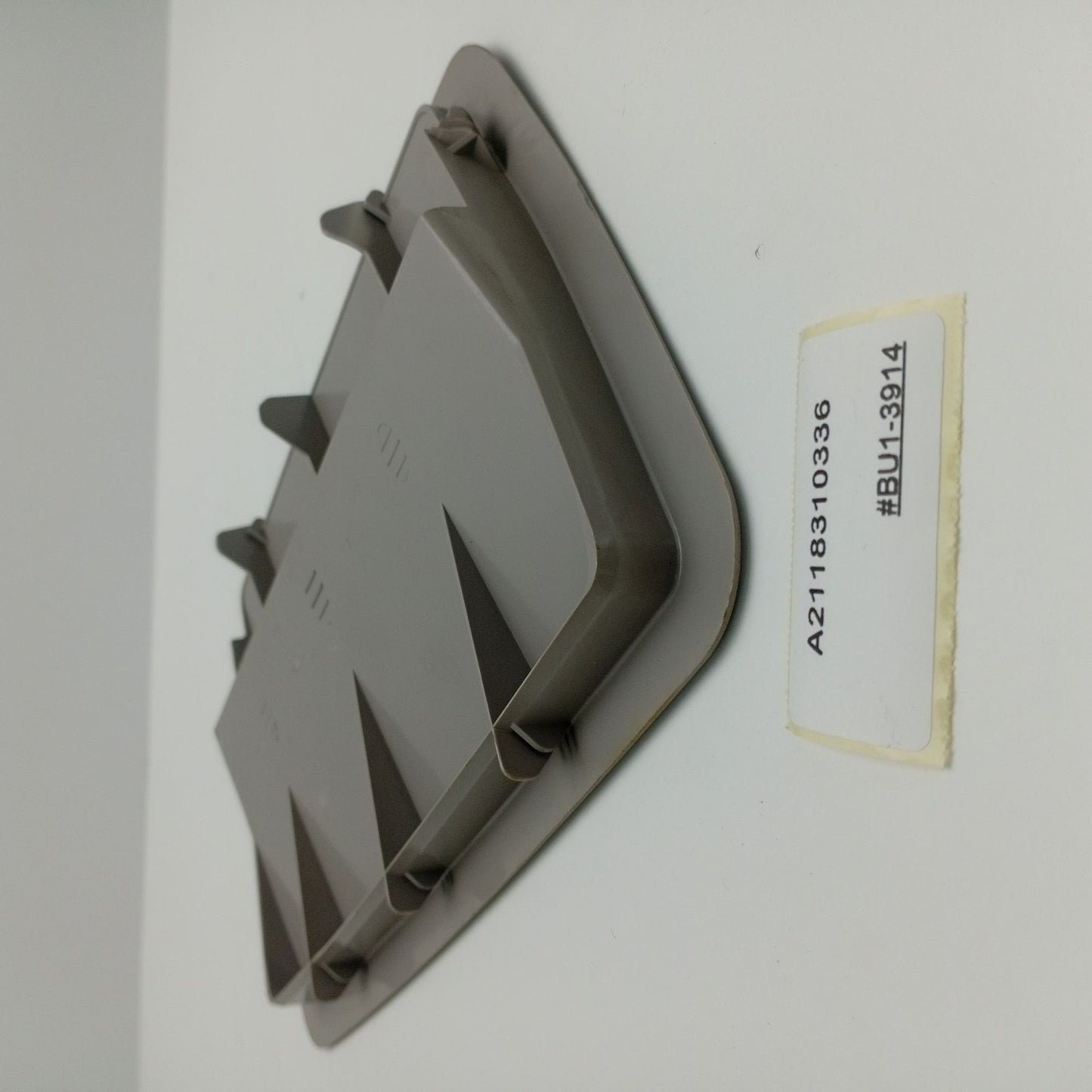 2003-2006 Mercedes-Benz E500 REAR AIR VENT BAFFLE FLOOR TRIM A2118310336