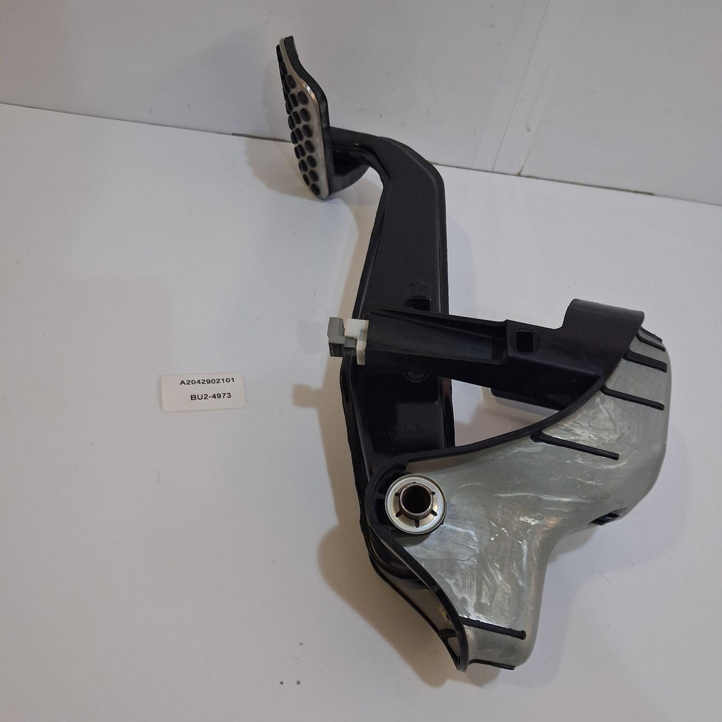 2008-2011 Mercedes-Benz C300 Brake Pedal Assembly A2042902101