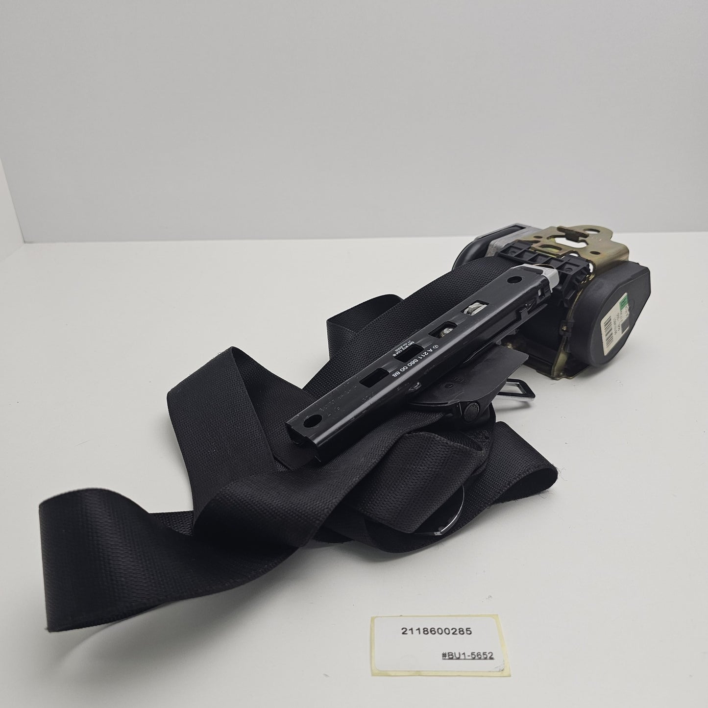 2002-2006 Mercedes-Benz E-Class Front Seat Belt Right 2118600285