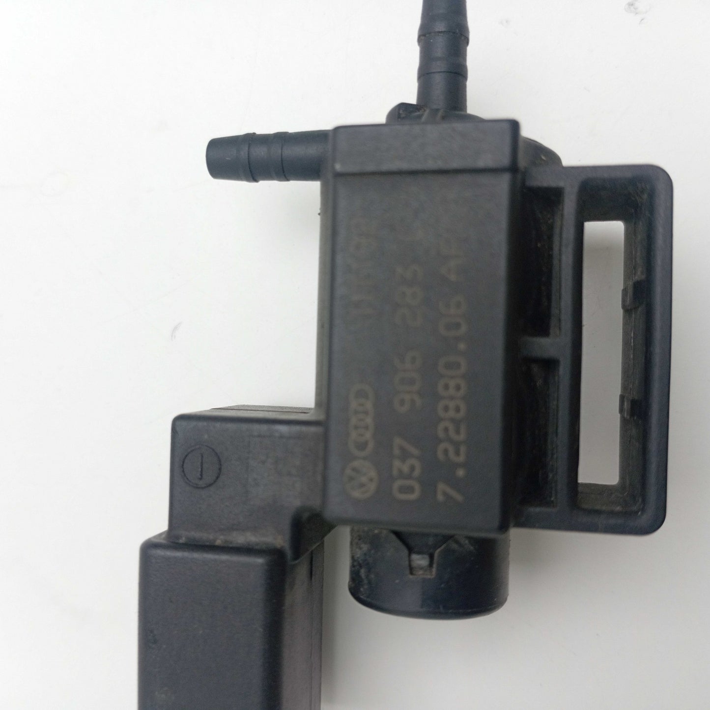 2008-2018 Audi A6 Solenoid Valve 72288006