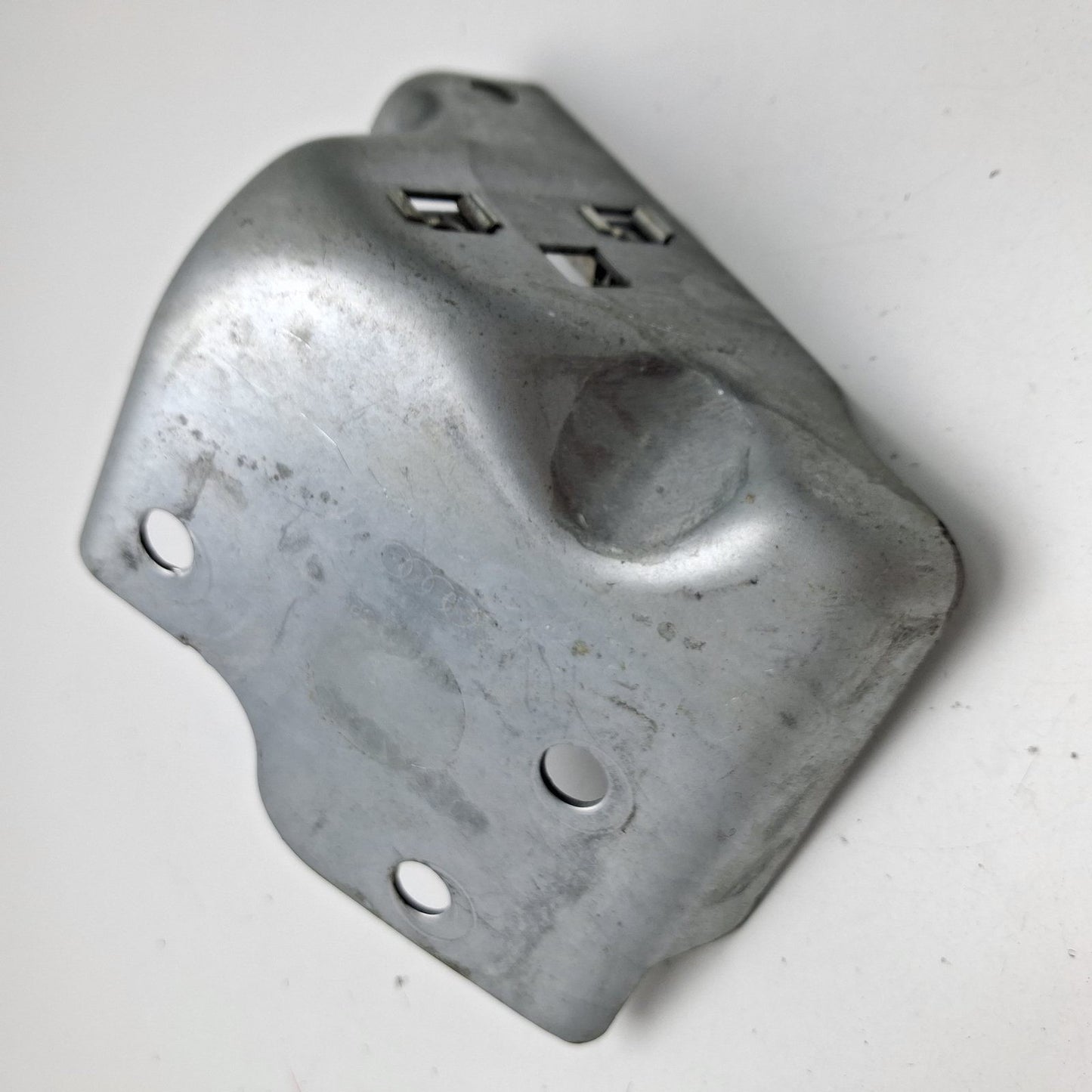 2008 Audi Q7 Right Lower Quarter Panel Trim Bracket 4L0863254A OEM