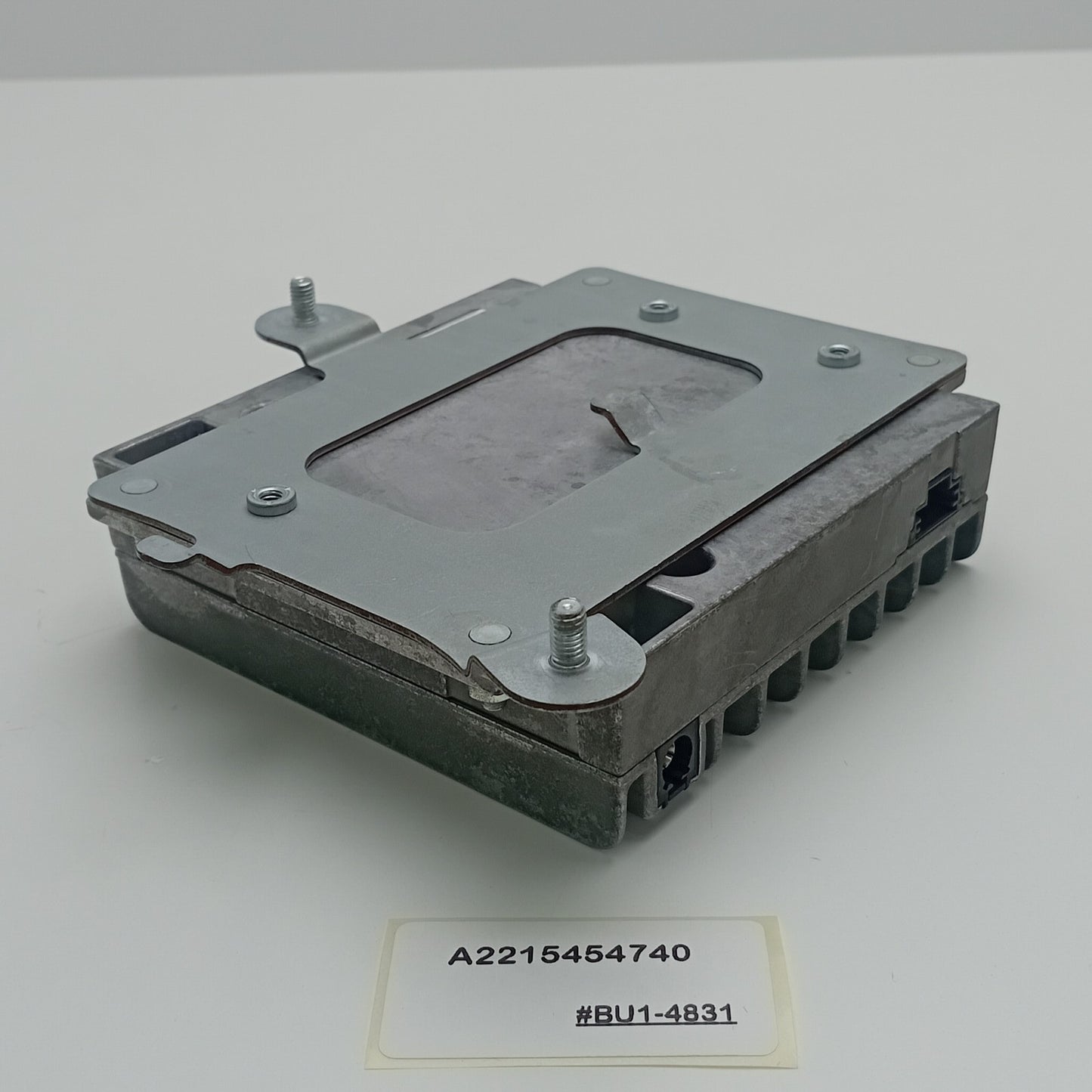 2007-2009 Mercedes-Benz W221 BRACKET, DUAL BAND COMPENSATOR A2215454740