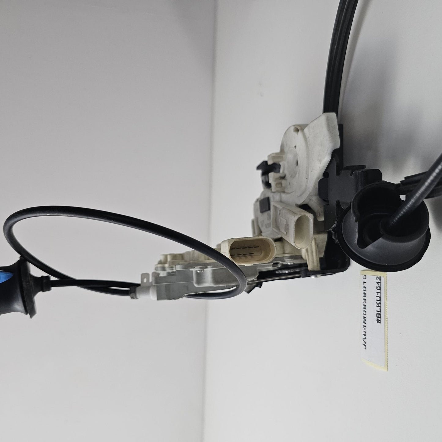 2016-2020 Bentley Bentayga DOOR LOCK LATCH ACTUATOR 4M0839015