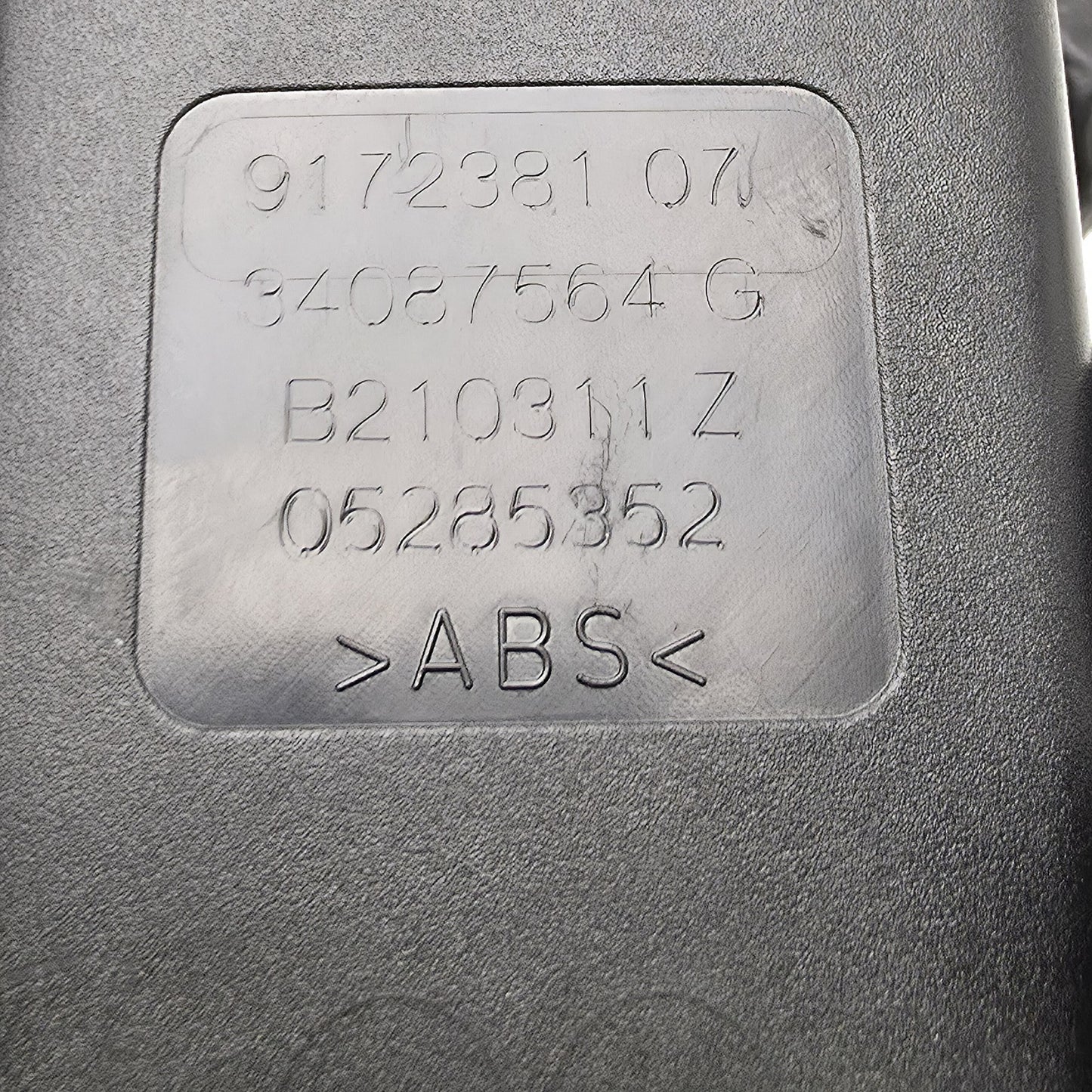2011-2016 BMW F11 REAR SEAT BELT BUCKLE 9172381