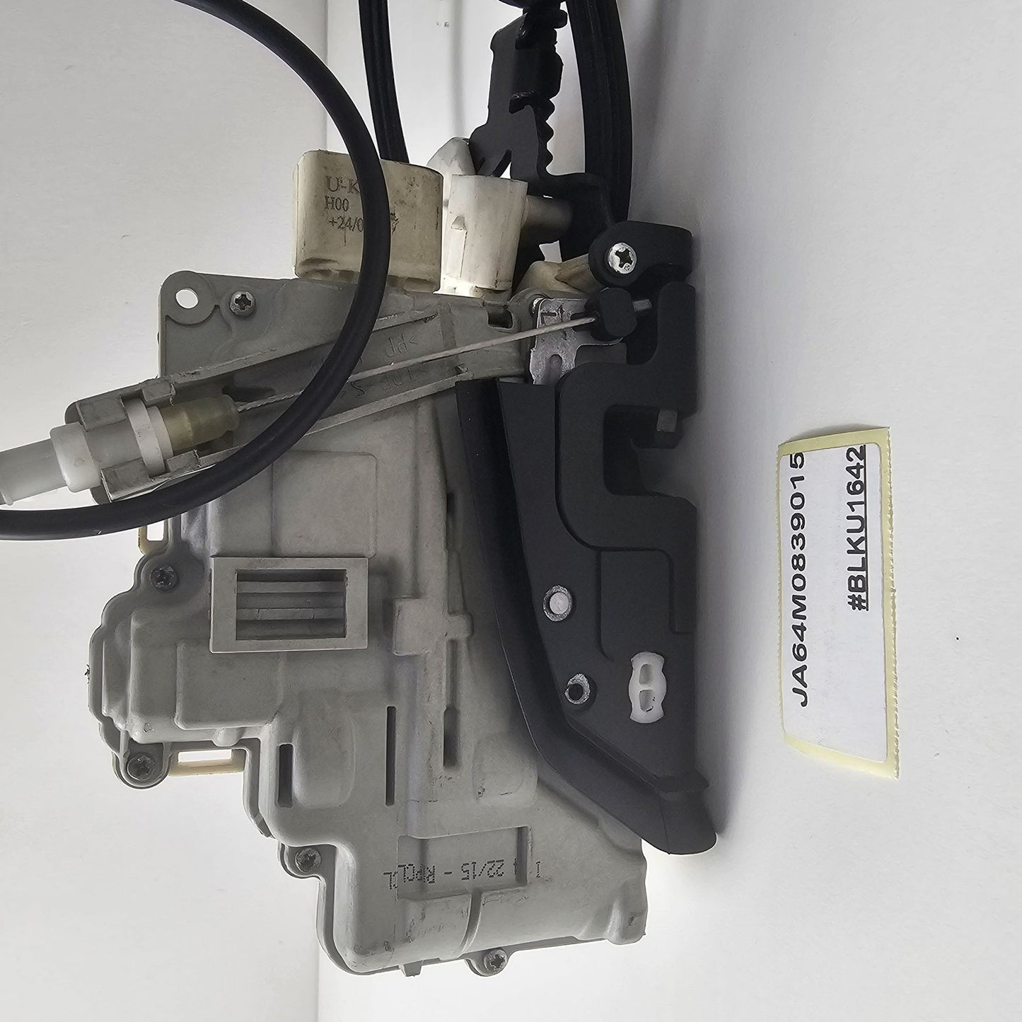 2016-2020 Bentley Bentayga DOOR LOCK LATCH ACTUATOR 4M0839015